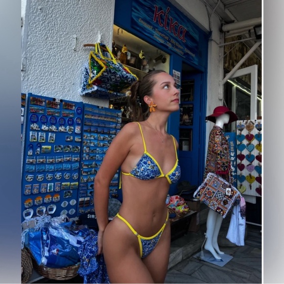 NEW STRAWBERRY MILK MOB WOMEN'S OPHELIA BIKINI - SIZE MEDIUM TOP & SMALL BOTTOM - Picture 4 of 4